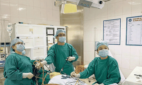 Bệnh viện Đa khoa TP Hà Tĩnh phẫu thuật nội soi thành công trường hợp bệnh nhân thai ngoài tử cung hiếm gặp