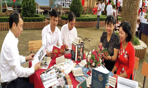 Đổi mới đầu tư phát triển giáo dục ở huyện miền núi Tân Sơn