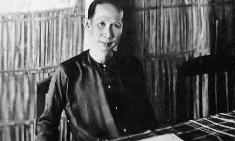 Hiến 200 lượng vàng để mua vũ khí đánh giặc