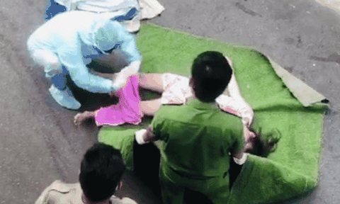 Thông tin về video “Công an dùng bạt bó bệnh nhân Covid-19, đẩy lên xe đặc chủng”