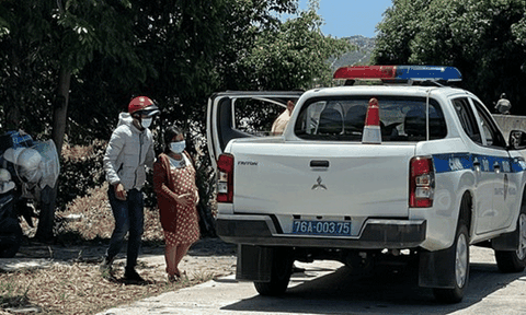 2 cảnh sát giao thông phải cách ly sau khi đưa vợ chồng sản phụ đi cấp cứu