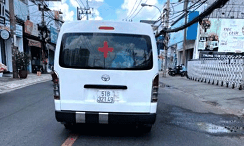 Tài xế xe cứu thương “chui” khai gì?