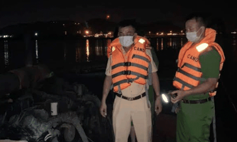 Hà Tĩnh: Liên tiếp bắt quả tang 02 vụ khai thác cát trong đêm