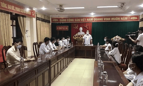 Huyện Lộc Hà (Hà Tĩnh) gặp mặt, trao quà cho học sinh đạt điểm cao trong kỳ thi tốt nghiệp THPT Quốc gia