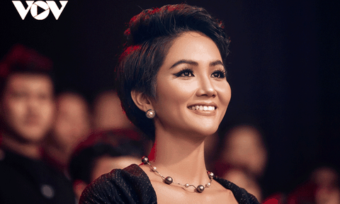 Hoa hậu Hen Niê: "Tôi thấy ấm lòng khi làm tình nguyện viên hỗ trợ chống dịch"