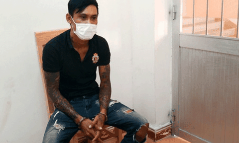 Bắt tạm giam đối tượng tấn công lực lượng chức năng vì không cho qua chốt để thu tiền hụi