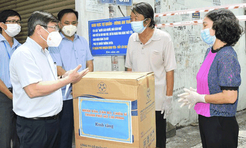 TPHCM sẽ hỗ trợ tiền trọ, lương thực, tiền mặt cho người dân khó khăn trong tháng 8 và 9