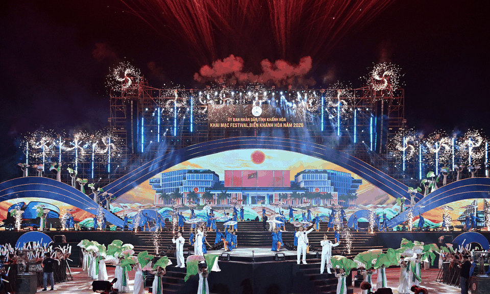 Festival Biển Khánh Hòa 2026 khai mạc ấn tượng, lan tỏa sắc màu văn hóa biển và mở ra chuỗi hoạt động du lịch, nghệ thuật quy mô lớn