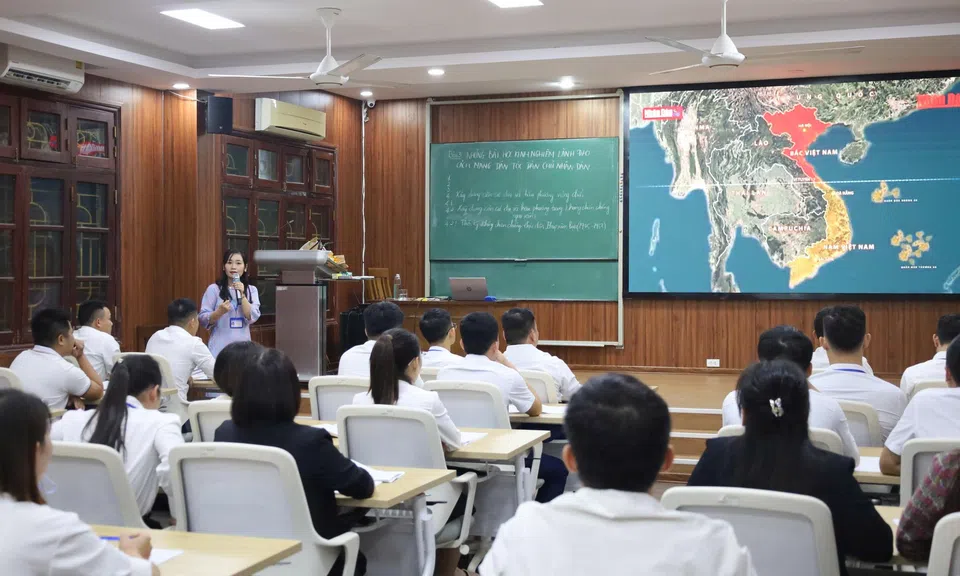 Từ “thầy giảng - trò nghe” đến “giảng viên - học viên đồng kiến tạo”: Một chuyển đổi trong văn hóa đào tạo, bồi dưỡng cán bộ